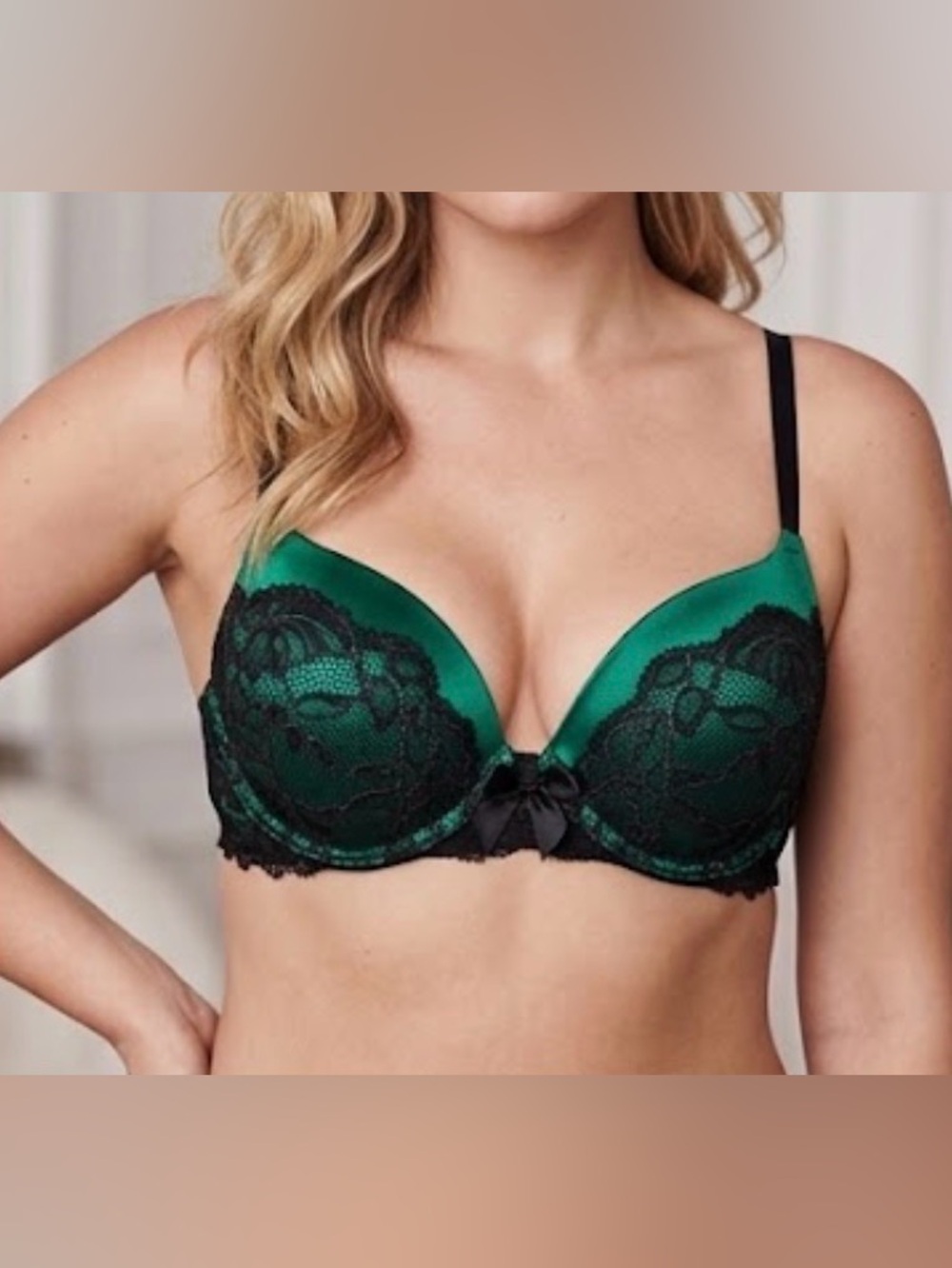 Victoria's Secret Emerald Green and Black Lace Push-Up Bra